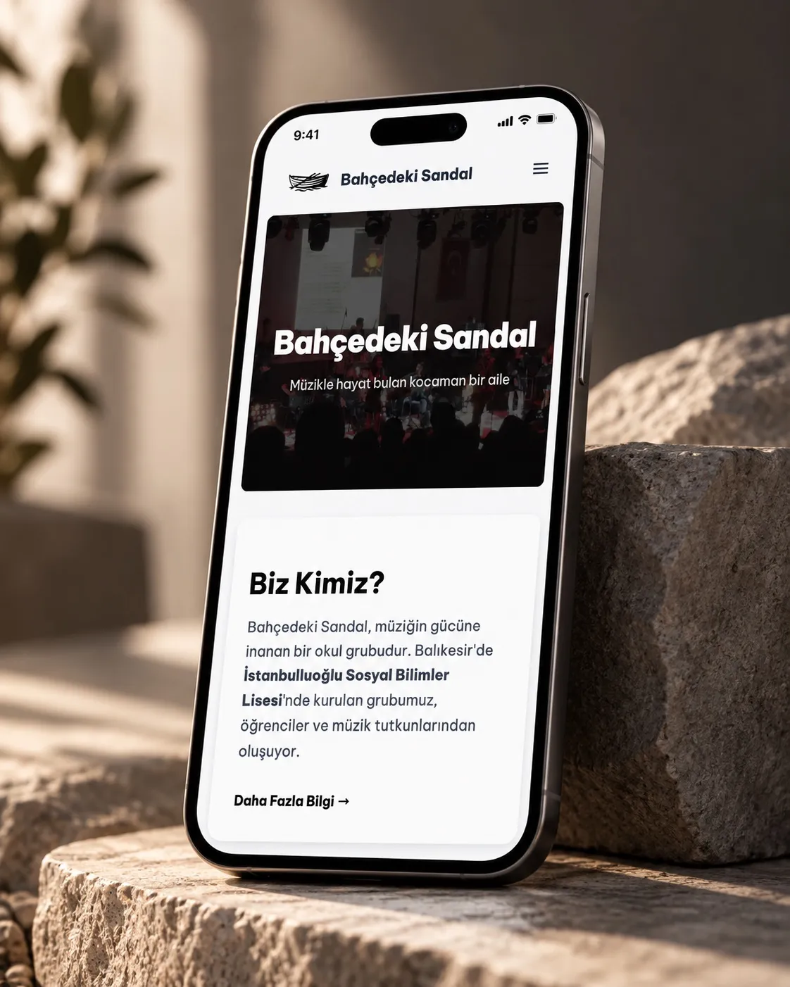 Bahçedeki Sandal mockup 2